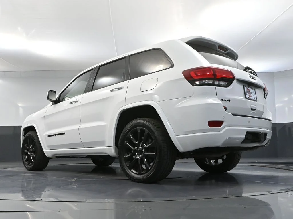 Used 2021 White Jeep Laredo X image 53