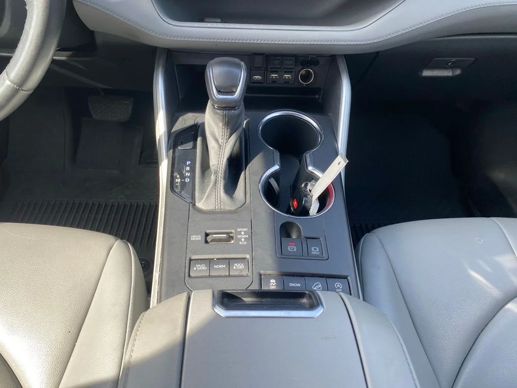 2021 Toyota Highlander XLE - Photo 16