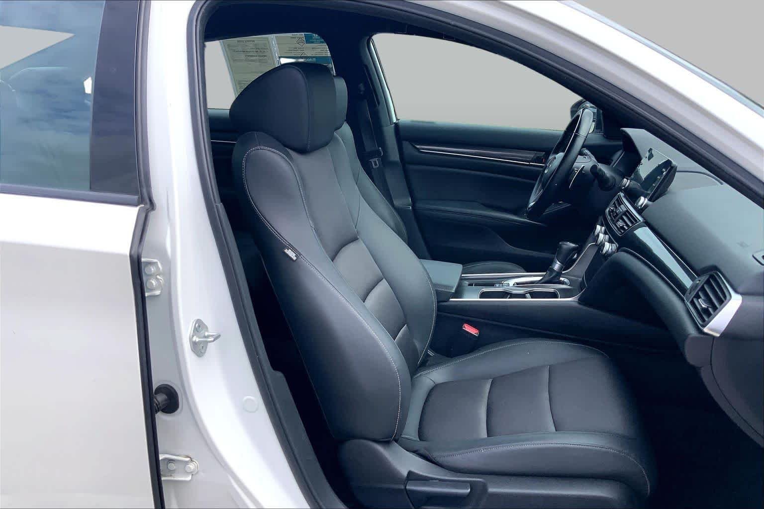 Used 2022 Platinum White Pearl Honda Sport image 9