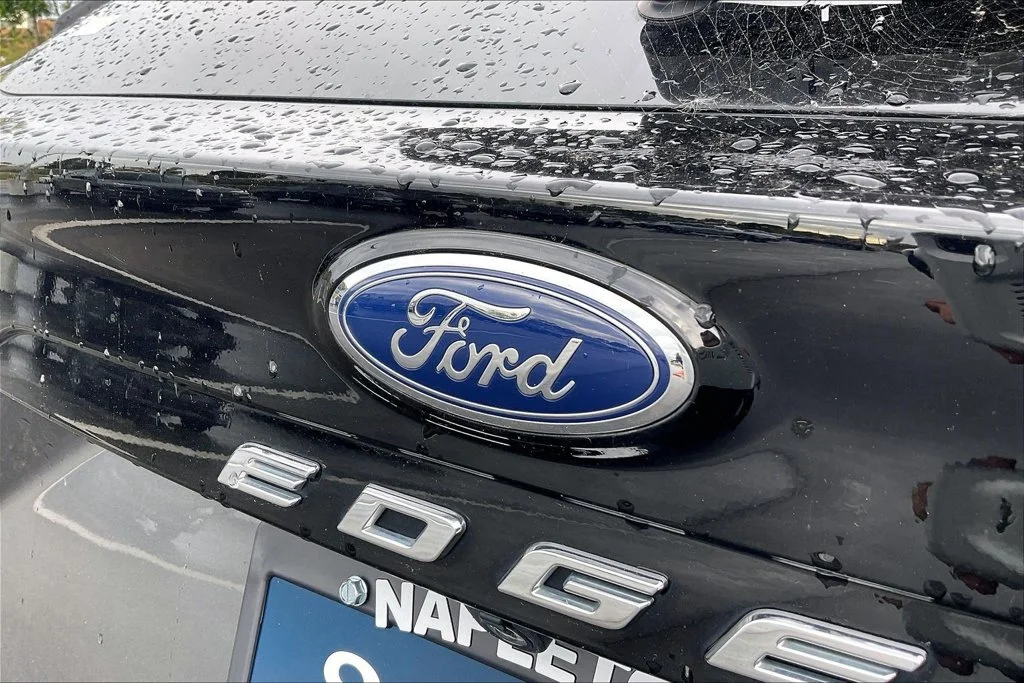 Used 2022 Gray Ford SEL image 7