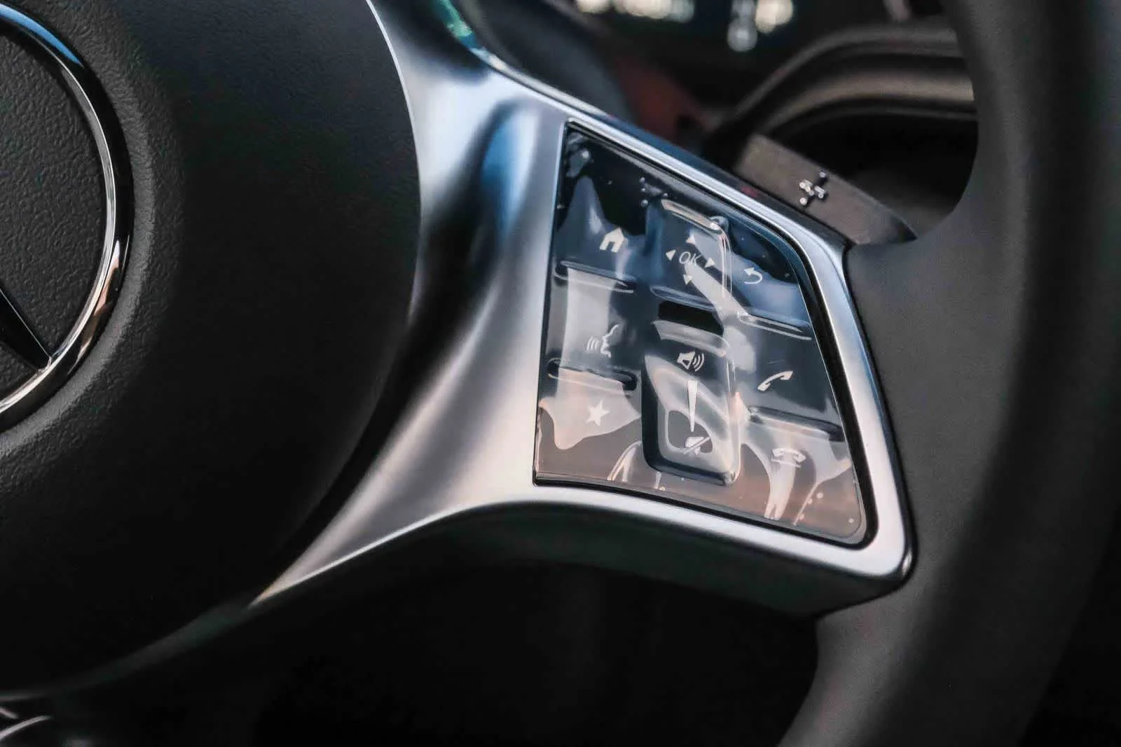 New 2026 Obsidian Black Metallic Mercedes-Benz Passenger 144WB High Roof AWD 2.0L I4 Diesel Turbo image 20