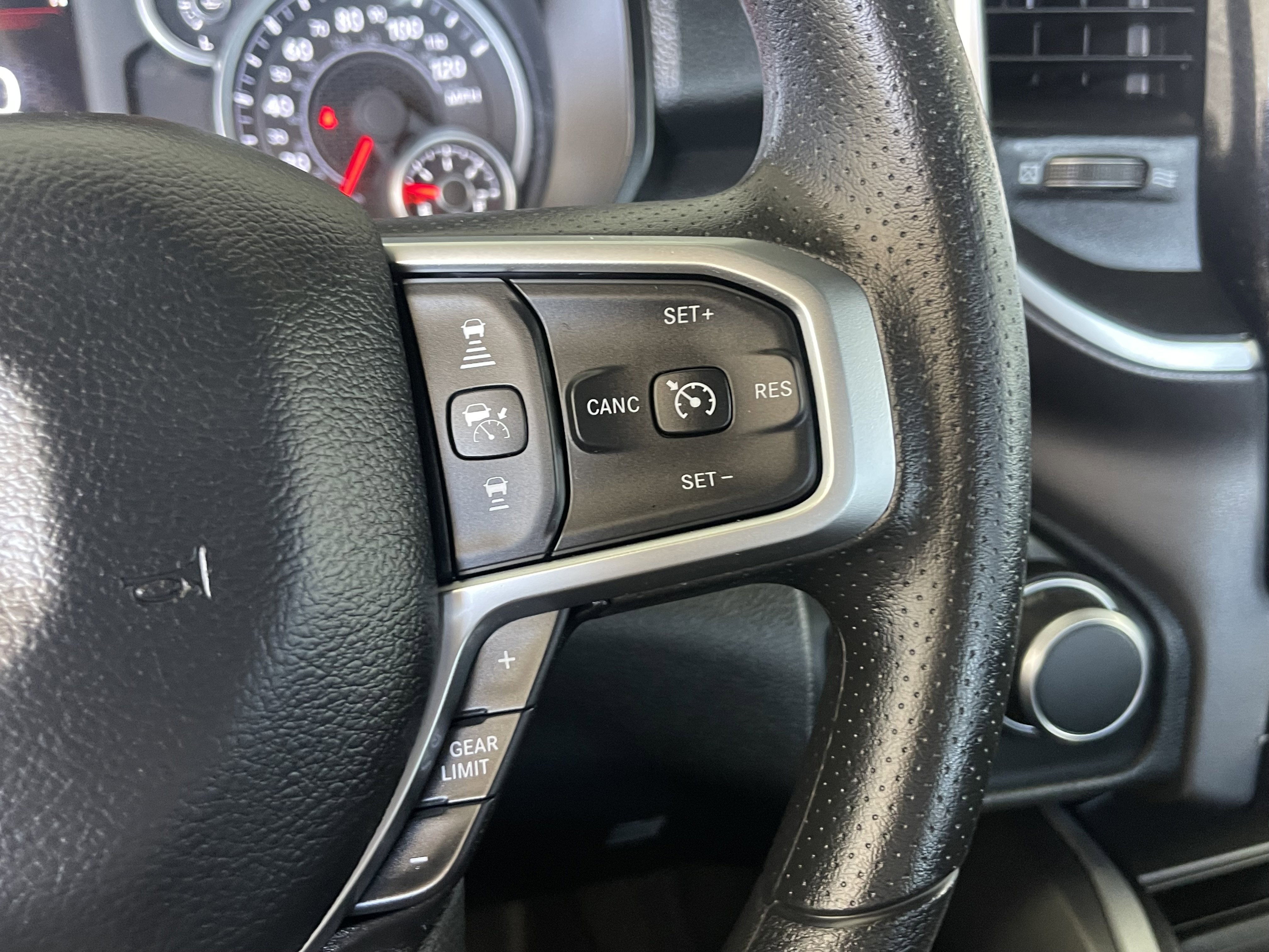 New 2026 Diamond Black Crystal Pearl-Coat Exterior Paint RAM Big Horn/Lone Star image 25