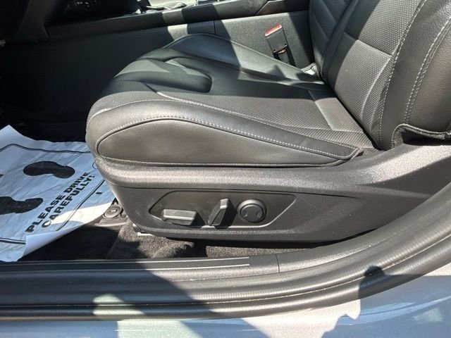 2025 Hyundai Elantra Limited - Photo 14