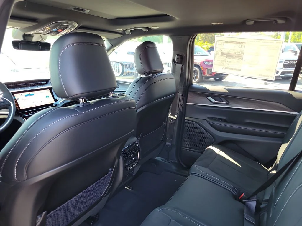 New 2026 Baltic Gray Metallic Clearcoat Jeep Altitude image 24