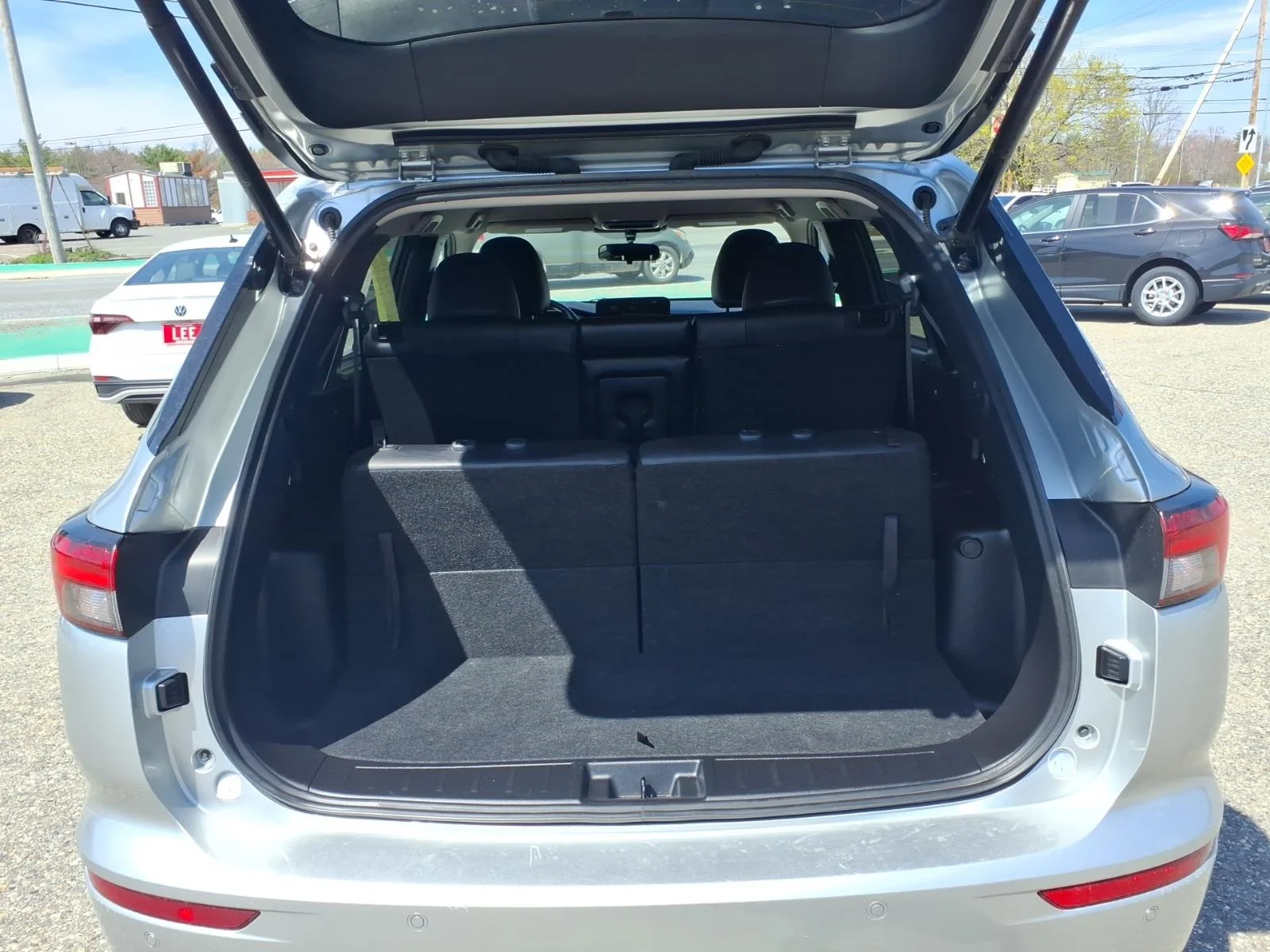 Used 2024 Silver Alloy Mitsubishi SE image 13