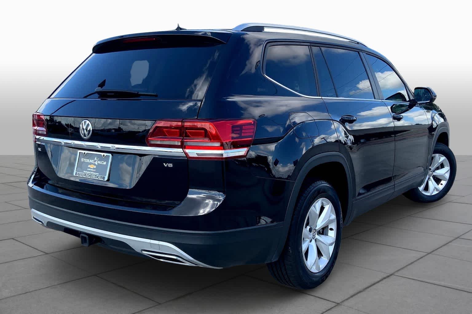 Used 2018 Deep Black Pearl Volkswagen 3.6L V6 SE w/Technology image 13