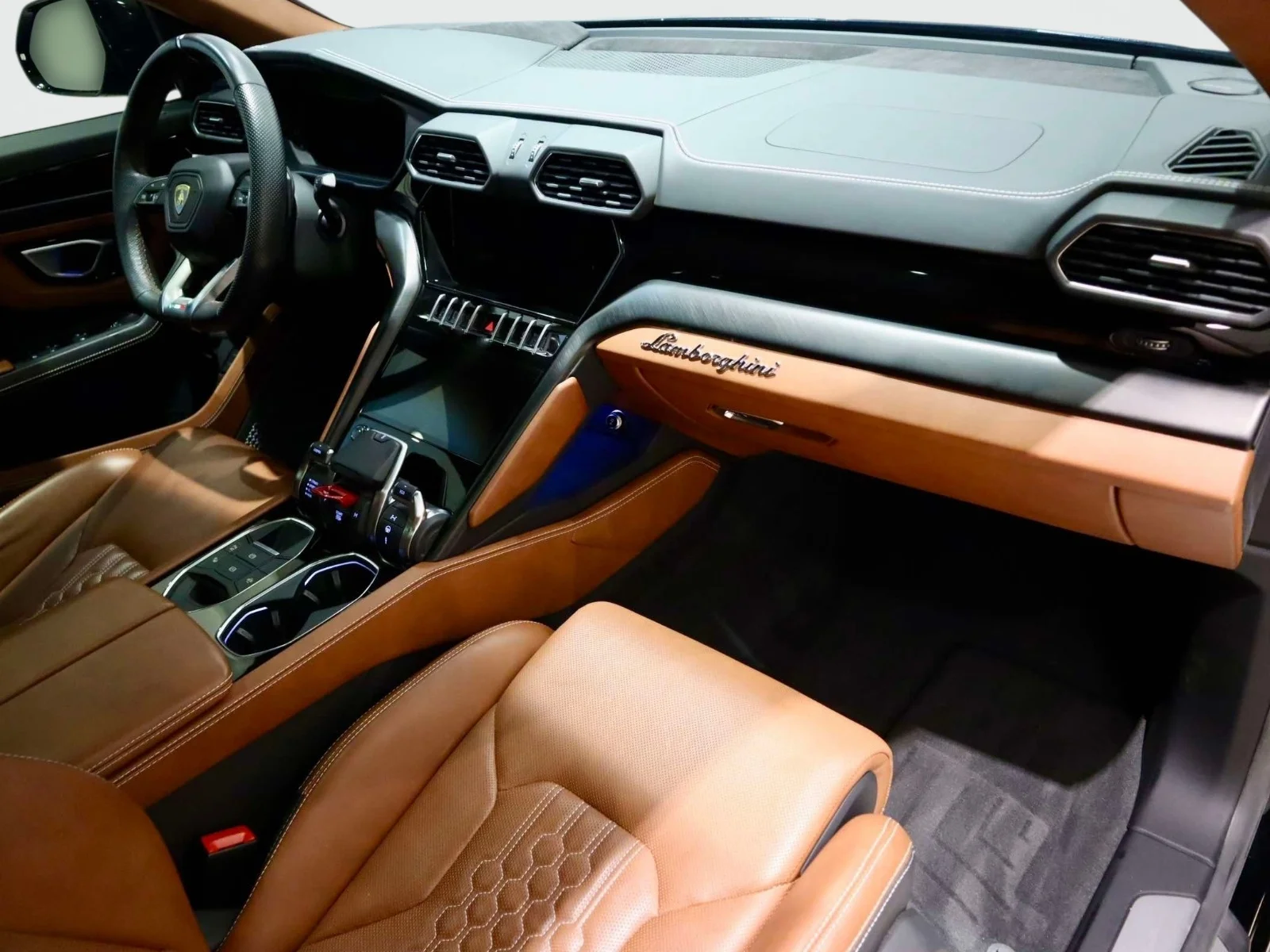Used 2023 Black Lamborghini S AWD image 17