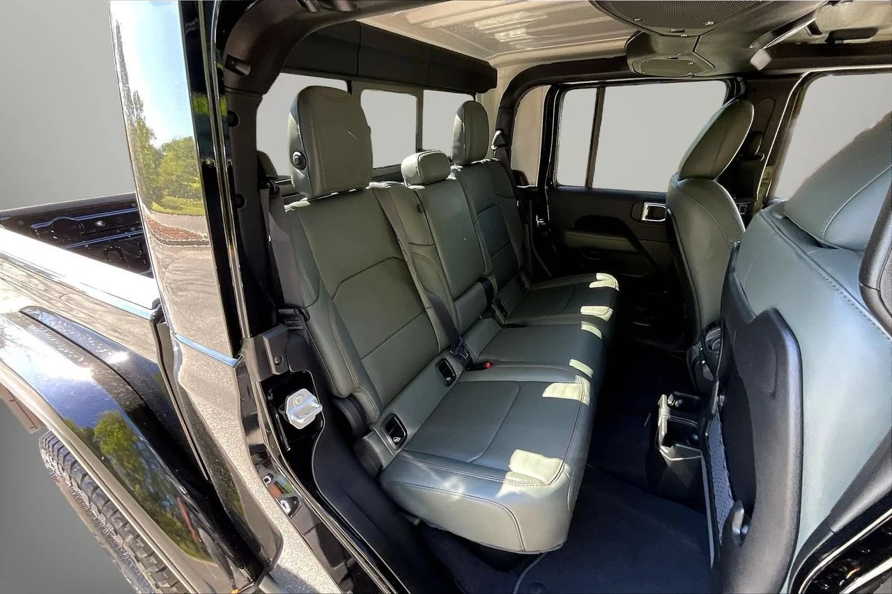 New 2026 Black Clearcoat Jeep Mojave image 17