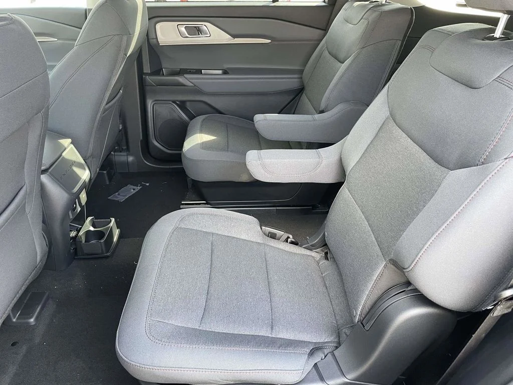 New 2026 Space White Metallic Ford Active image 11
