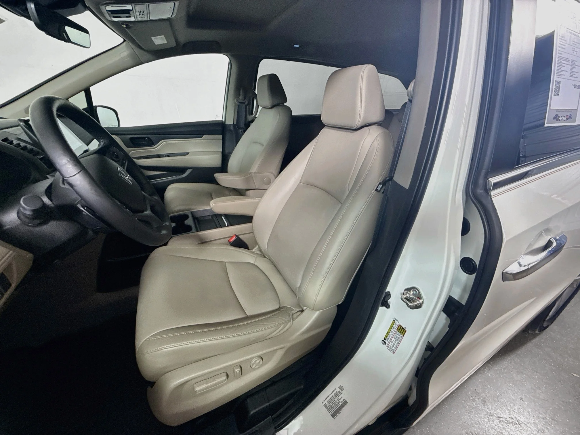 Used 2019 White Diamond Pearl Honda EX-L image 19