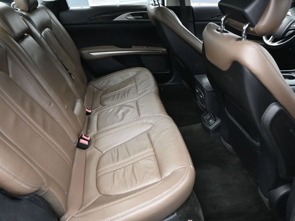 Used 2016 White Lincoln Base image 10