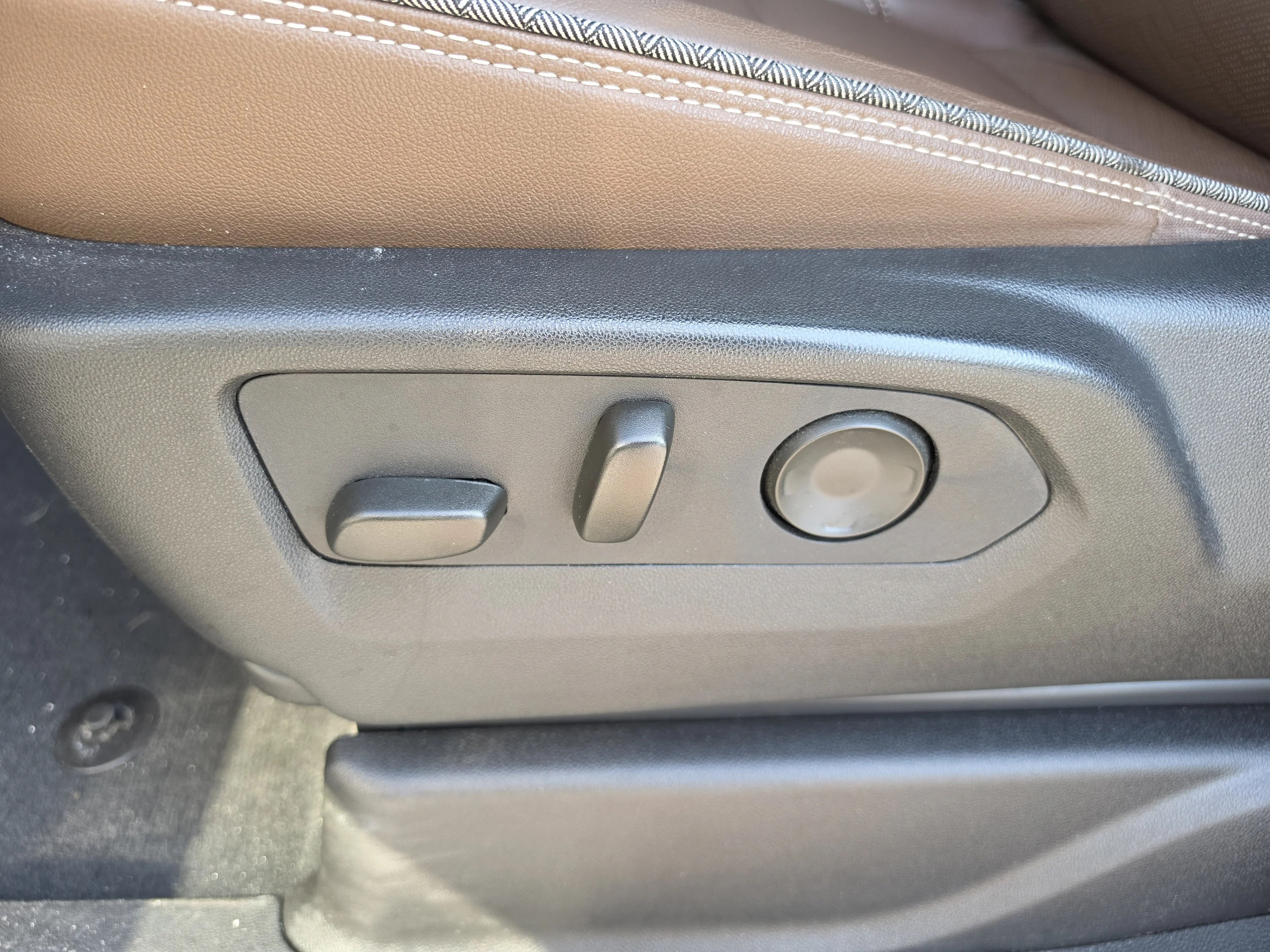 Used 2024 Sterling Gray Metallic Chevrolet High Country image 27