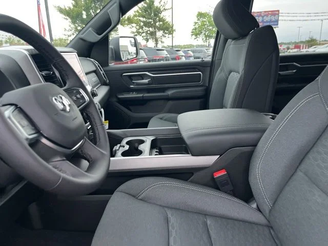New 2026 Diamond Black Crystal Pearl-Coat Exterior Paint RAM Big Horn/Lone Star image 9