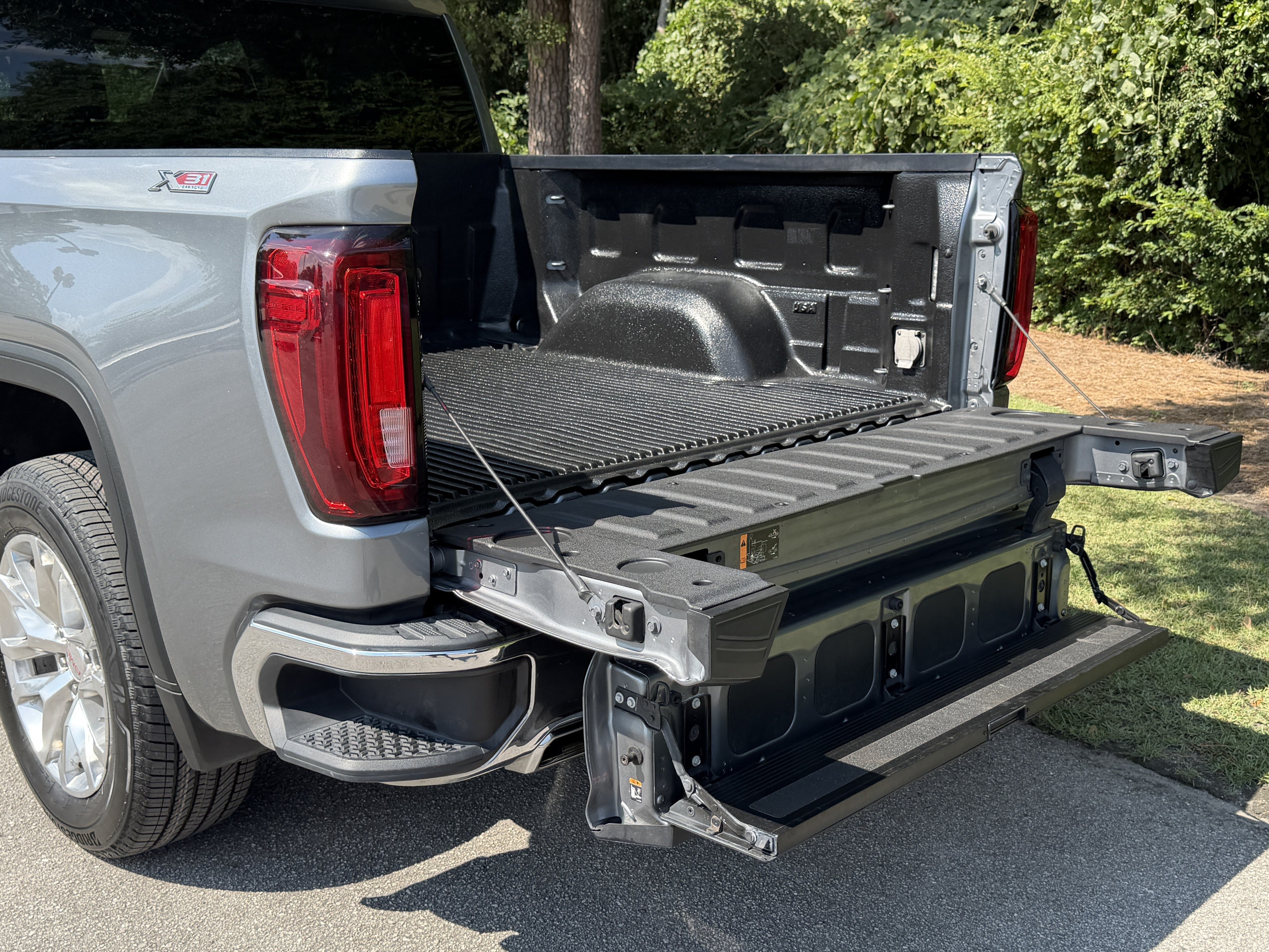 Used 2021 SATIN STEEL METALLIC GMC SLT image 11