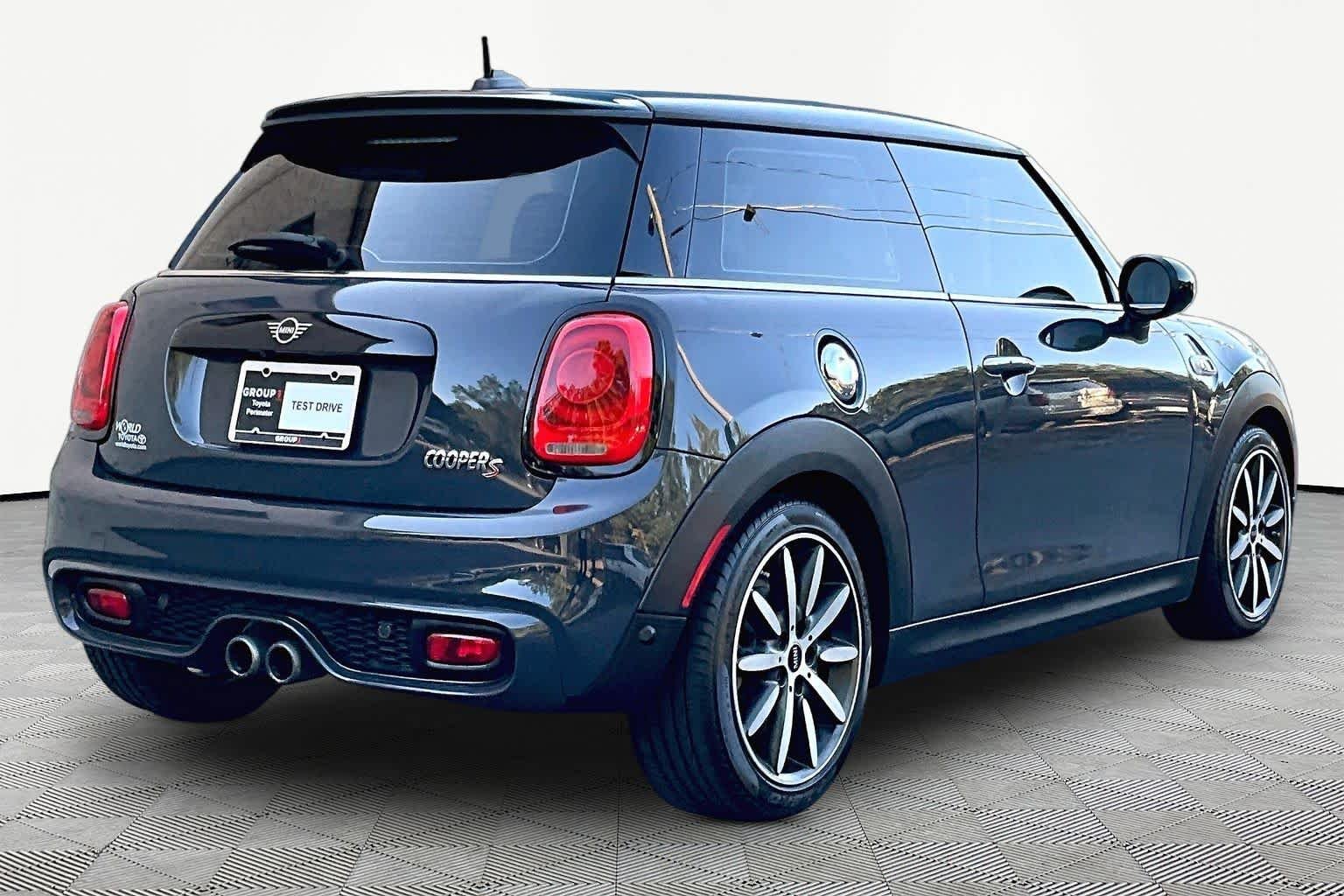 Used 2019 Thunder Grey Metallic MINI Cooper S image 13