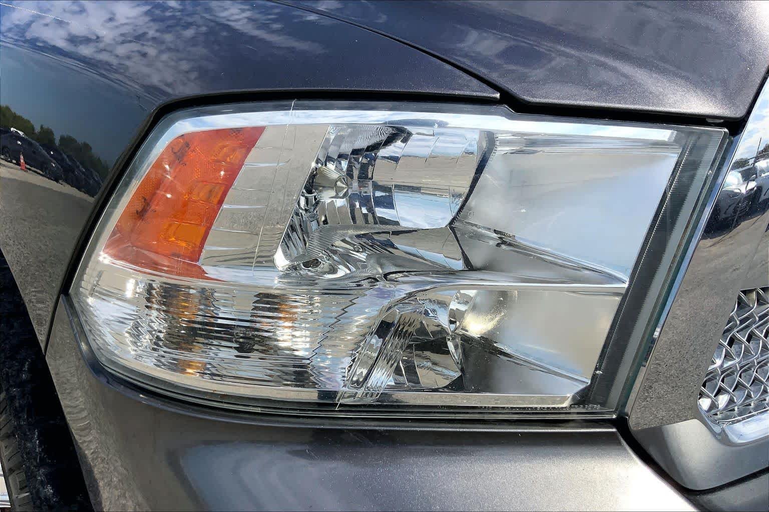 Used 2017 Granite Crystal Metallic Clearcoat Ram Lone Star Silver image 27