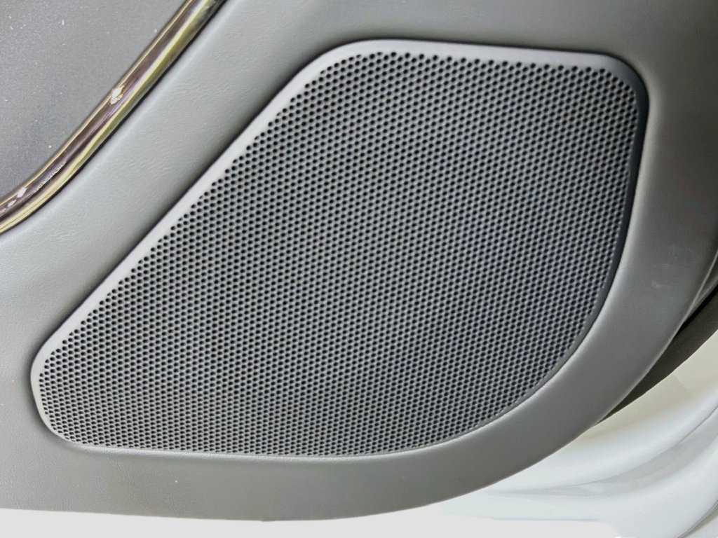New 2027 Fuji White Land Rover Dynamic SE image 19
