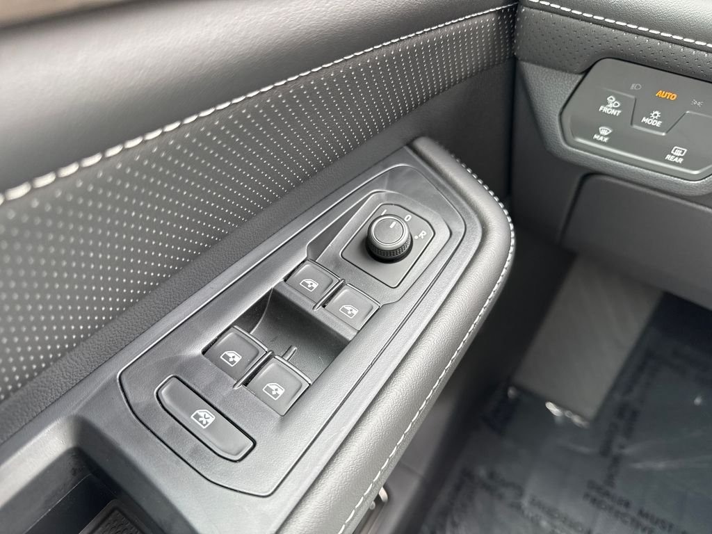 New 2026 Deep Black Pearl Volkswagen 2.0T SEL image 9