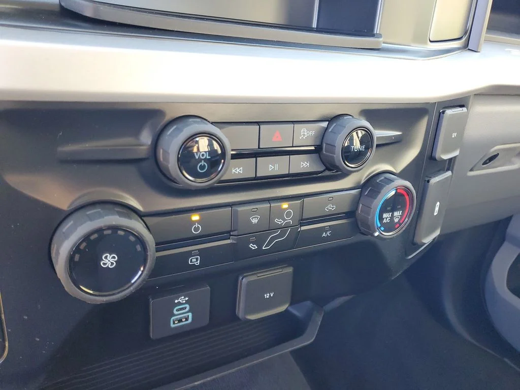 New 2026 Oxford White Ford F-250® XL image 18