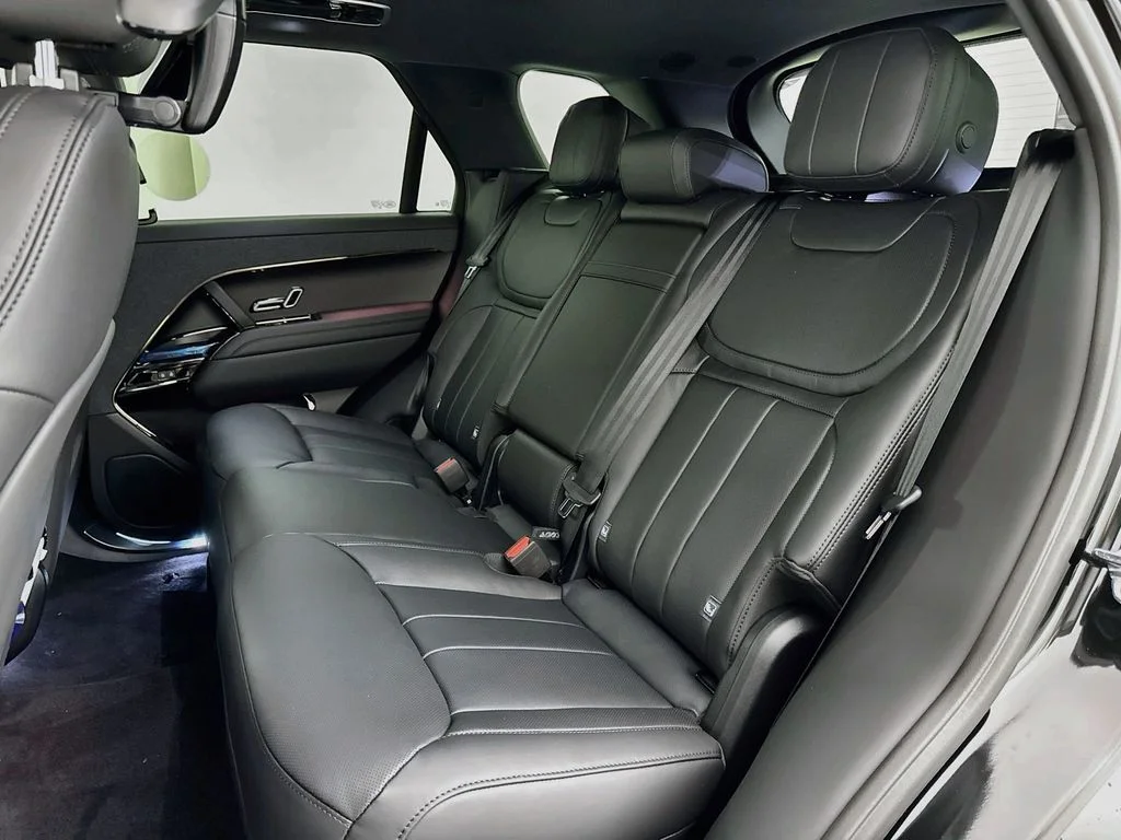 New 2027 Santorini Black Land Rover Dynamic SE image 25