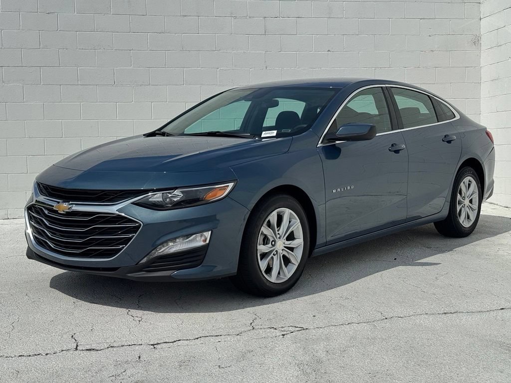 Used 2025 Lakeshore Blue Metallic Chevrolet 1LT image 9