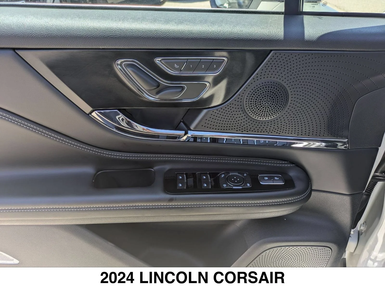 Used 2024 White Lincoln Grand Touring image 10