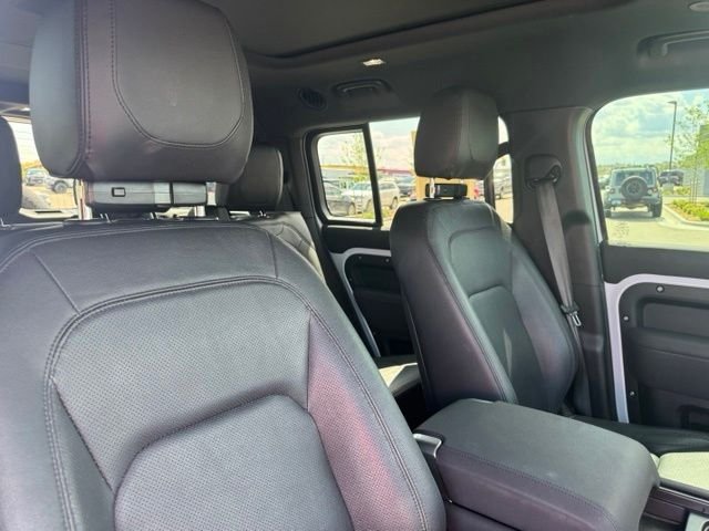 Used 2023 White Land Rover S image 27