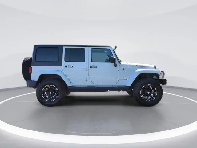 Used 2018 White Jeep Unlimited Sahara image 9