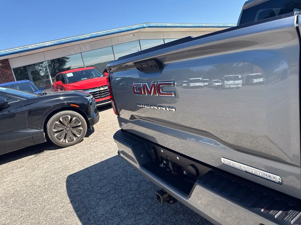 Used 2025 Sterling Metallic GMC Elevation image 34