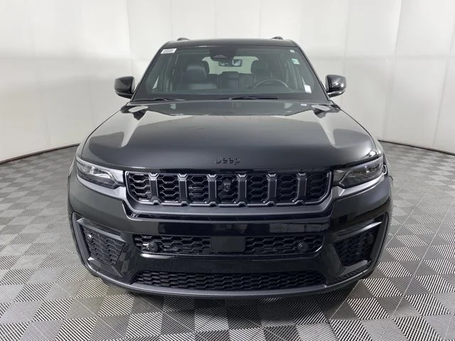 New 2026 Diamond Black Crystal Pearl-Coat Exterior Paint Jeep Limited image 13