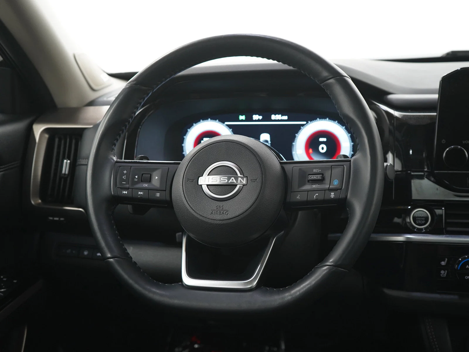Used 2024 Green Nissan Platinum image 18