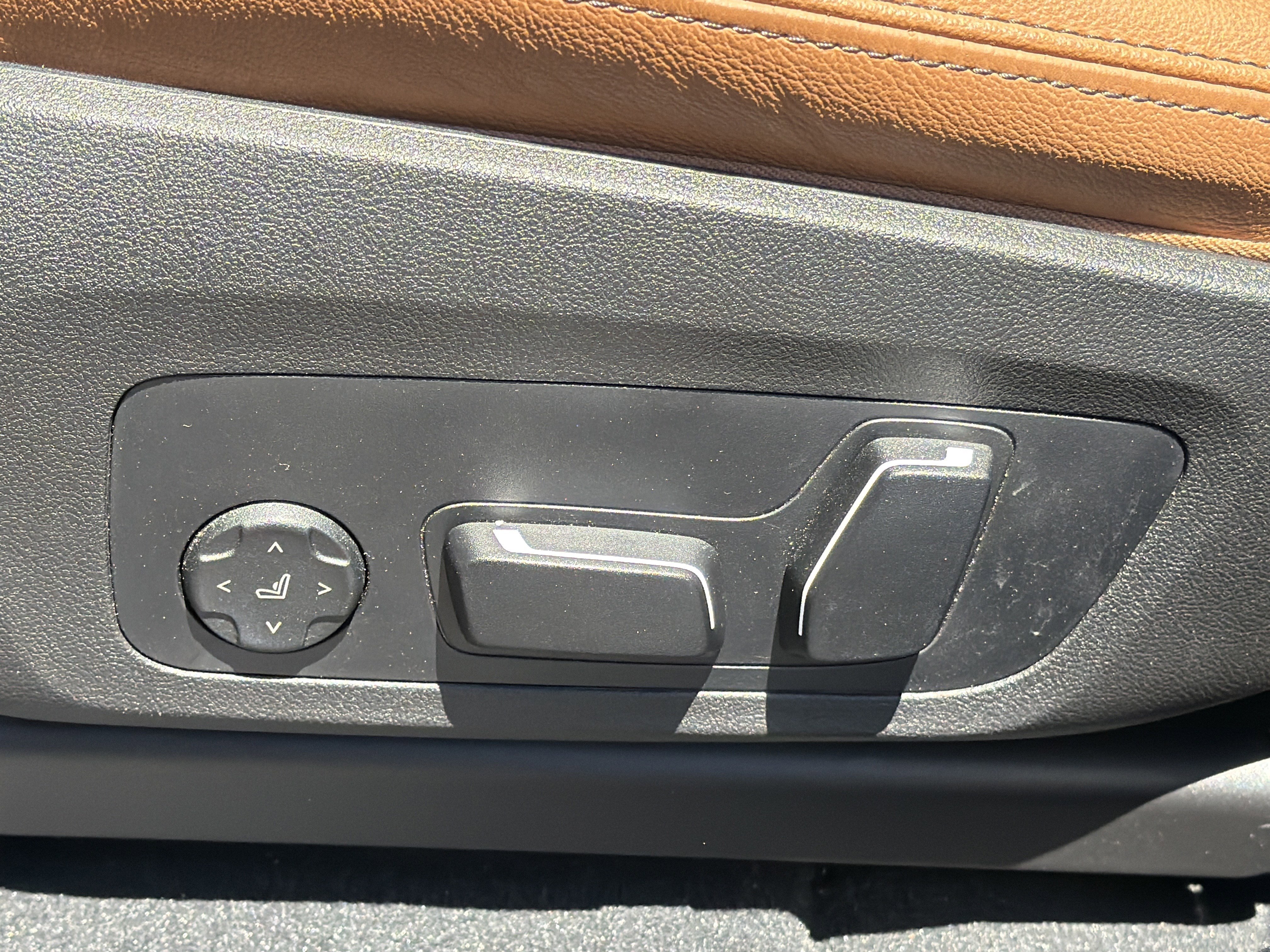 Used 2025 Dark Graphite Metallic BMW xDrive30i image 19