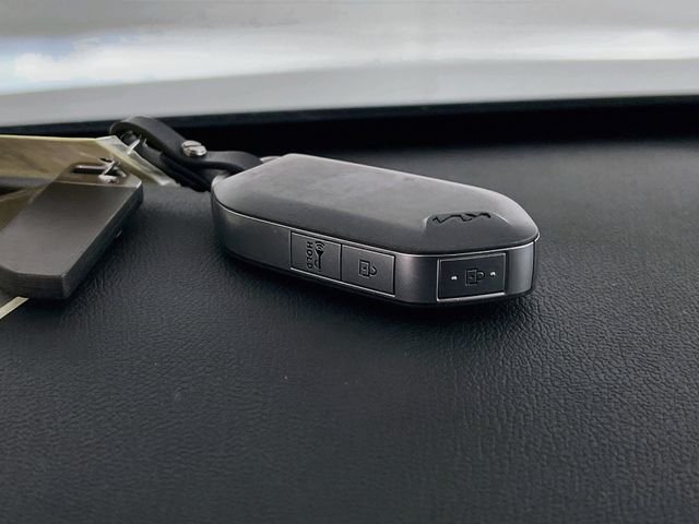 Used 2025  Kia LX image 28