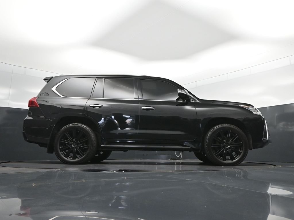 2017 Lexus LX 570 - Photo 45
