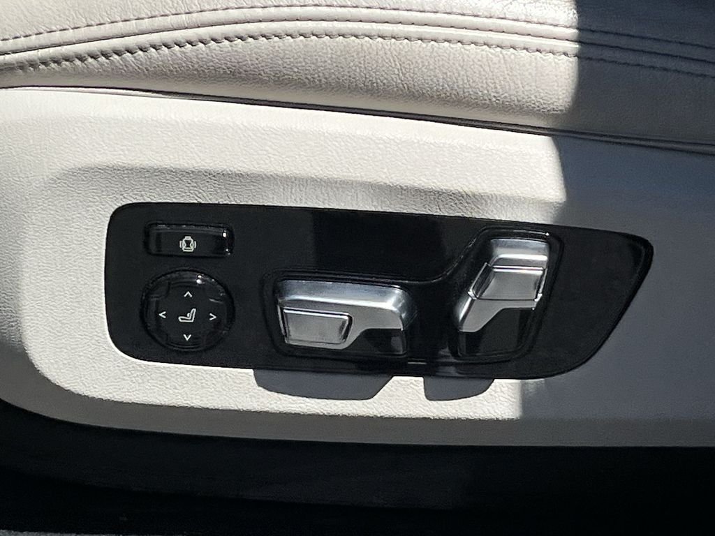 Used 2021 Carbon Black Metallic BMW xDrive40i image 12