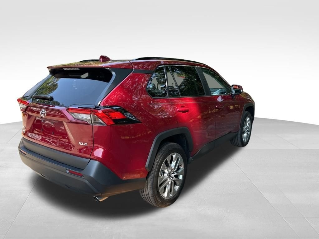 Used 2022 Red Toyota XLE Premium image 5