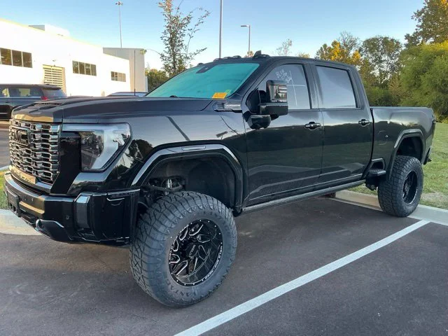 Used 2024 Onyx Black GMC Denali Ultimate image 3