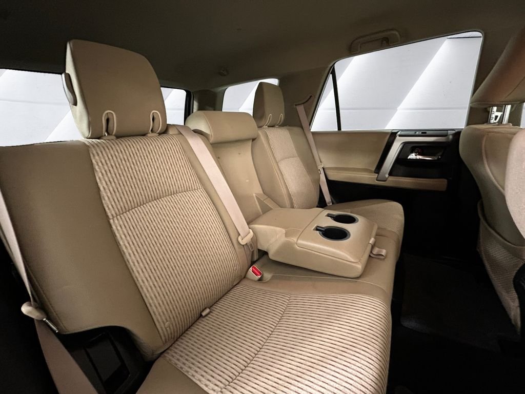 Used 2014 White Toyota SR5 image 16