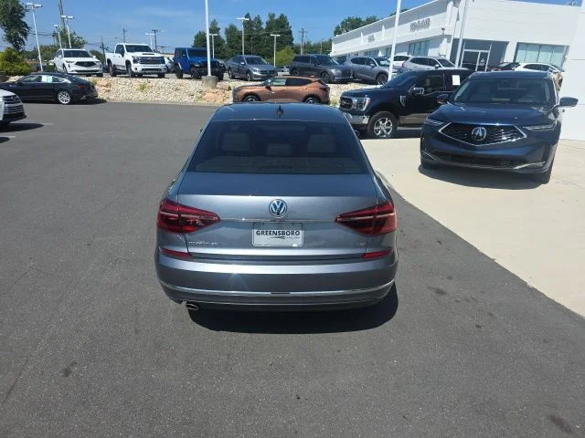 Used 2018 Platinum Gray Metallic Volkswagen 2.0T SE image 3