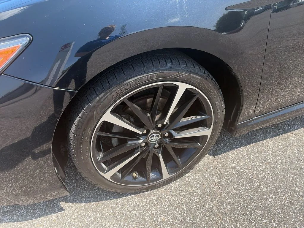 Used 2018 Black Toyota XSE V6 image 32