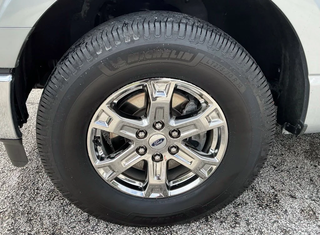 Used 2022 Silver Ford Lariat image 21