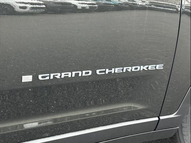Used 2024 Rocky Mountain Pearlcoat Jeep  image 22