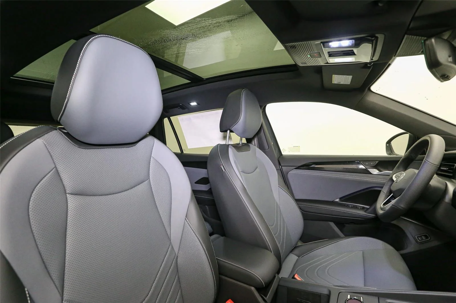 New 2026 Opal White w Deep Black Roof Volkswagen SE R-Line Black image 15