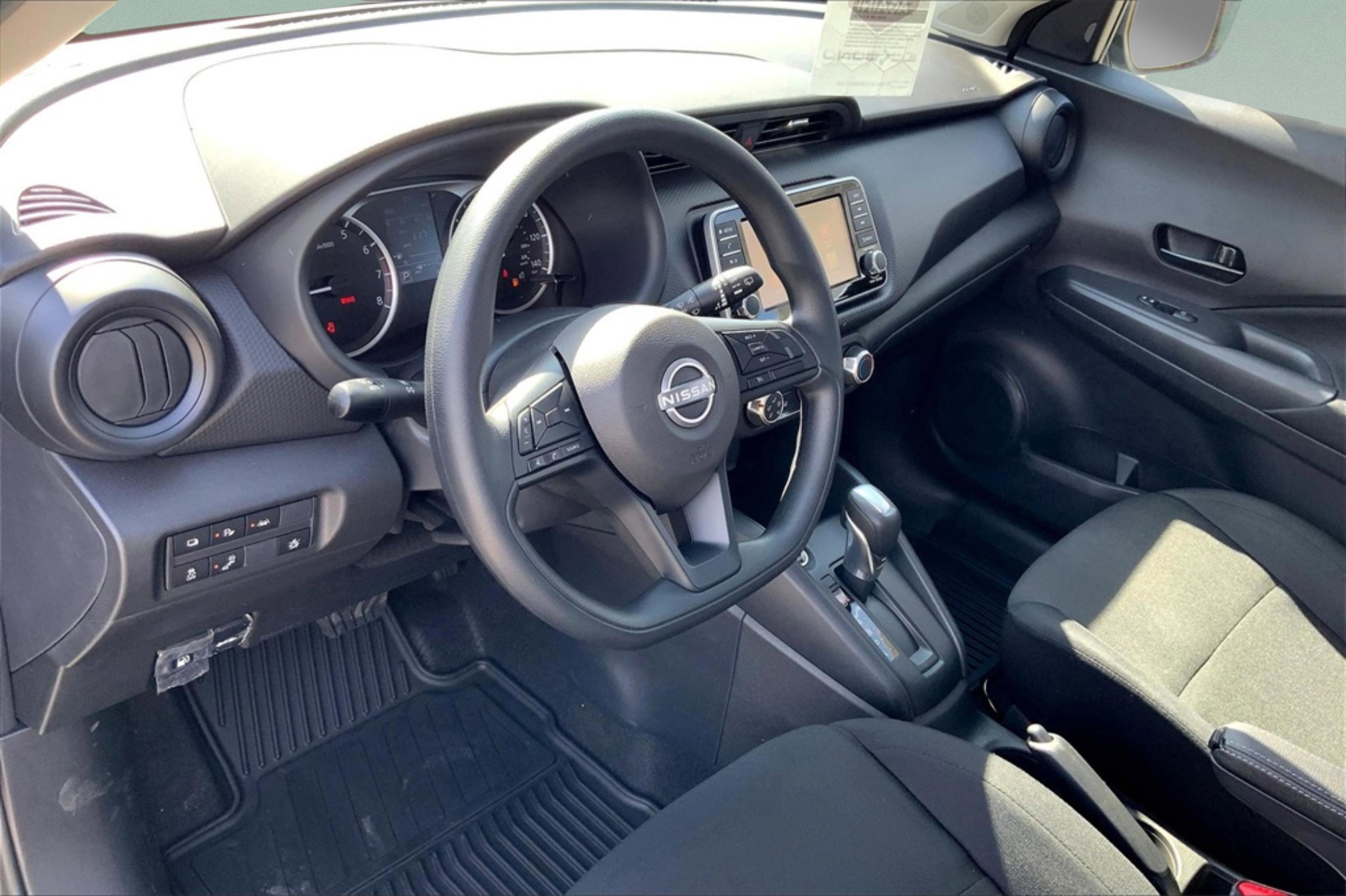 2025 Nissan KICKS PLAY Base - Photo 6