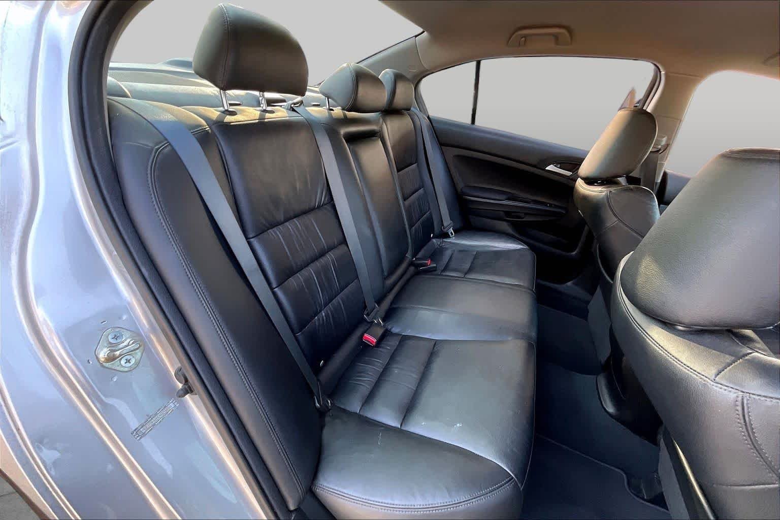 Used 2012 Polished Metal Metallic Honda SE image 18