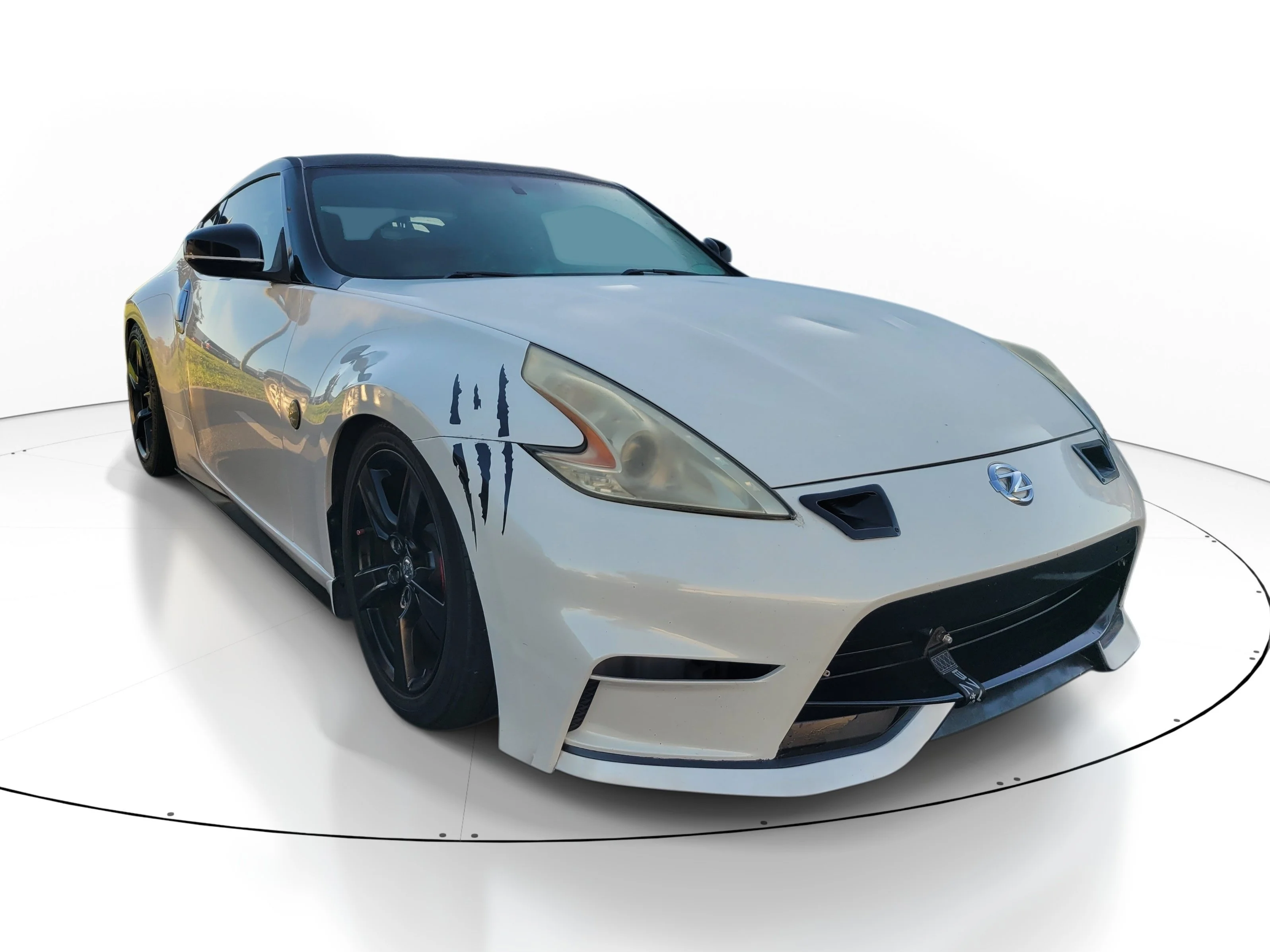 Used 2014 Pearl White Nissan Base image 1