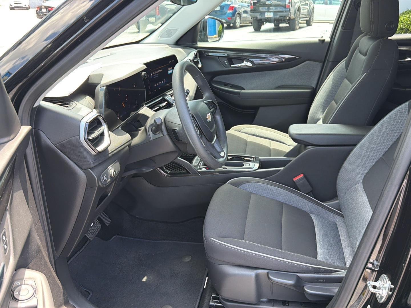 Used 2025 Mosaic Black Metallic Chevrolet LT image 10