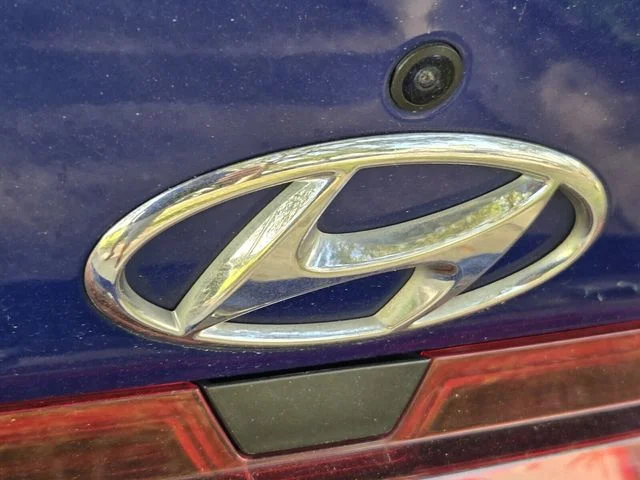 Used 2021 Blue Hyundai SE image 9