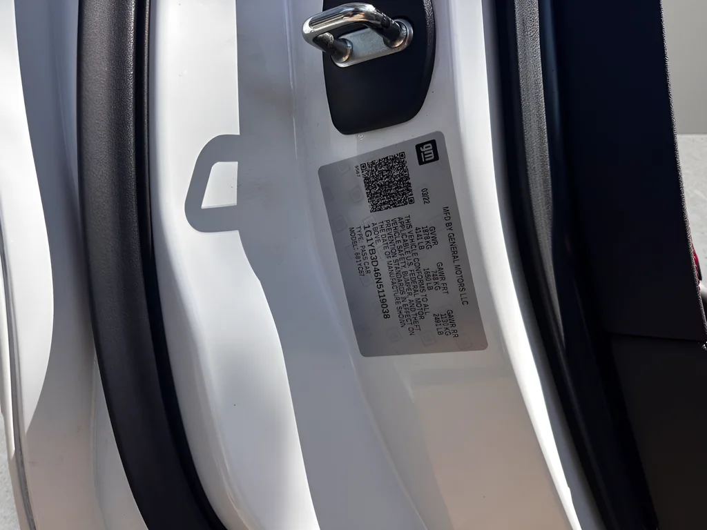 Used 2022 White Chevrolet Stingray image 34