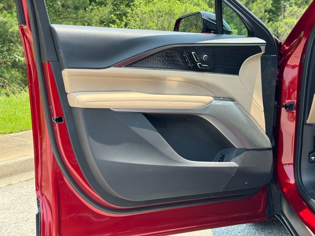 2025 Cadillac LYRIQ Luxury 3 - Photo 19
